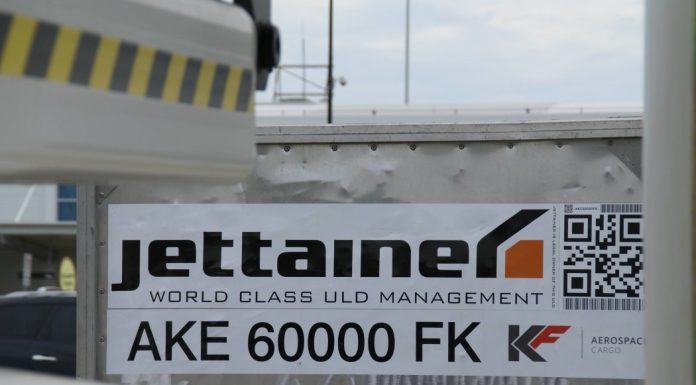 Jettainer vuela durante un año sin daños