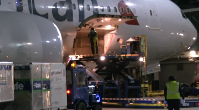 American Airlines Cargo transporta su primer embarque de vacunas Covid-19
