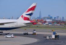 La administración Biden mantendrá las restricciones a los viajeros provenientes de Europa y Brasil