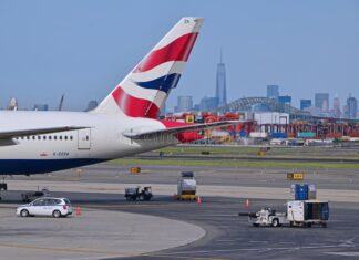 La administración Biden mantendrá las restricciones a los viajeros provenientes de Europa y Brasil