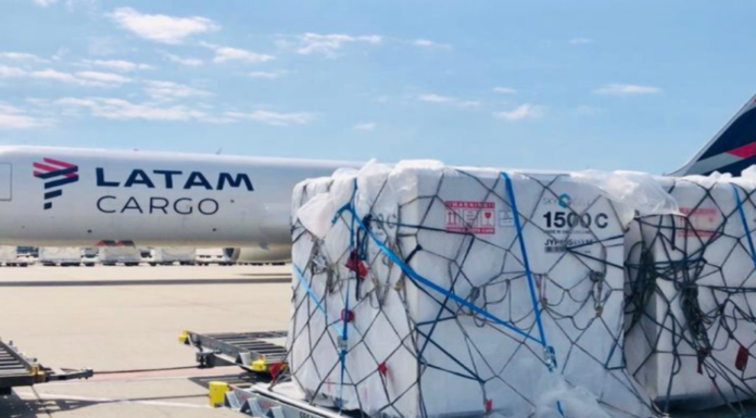 LATAM Cargo y SkyCell colaboran para traer contenedores híbridos a Latinoamérica