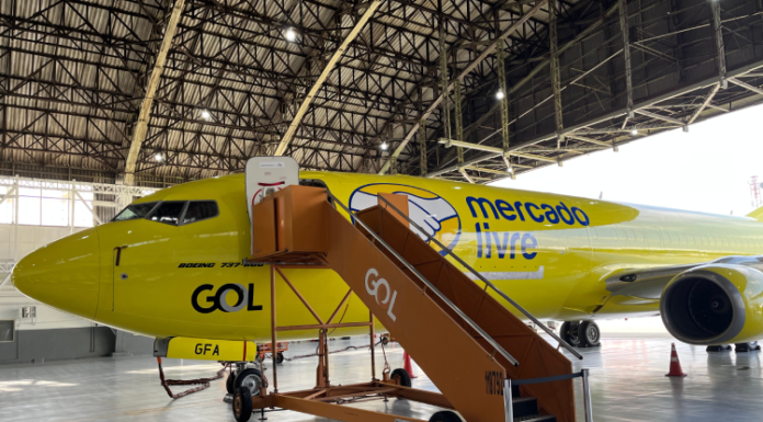 Boeing entrega el pedido número 100 del 737-800 BCF a AerCap