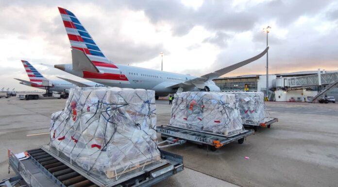 American Airlines Cargo adopta el uso de plástico degradable