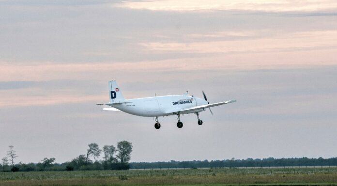 Black Swan realiza su primer vuelo