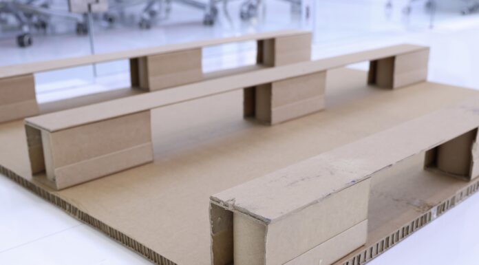 SkyTeam Cargo presentó su nueva versión del skid de cartón reutilizable