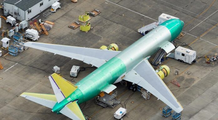 Boeing inicia la producción del 777-8, el carguero bimotor más grande del mundo