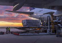 Primer vuelo regular de Air One en la ruta HKG-EMA